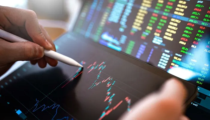 تأثیر بر تصمیم گیری سهامداران خرد